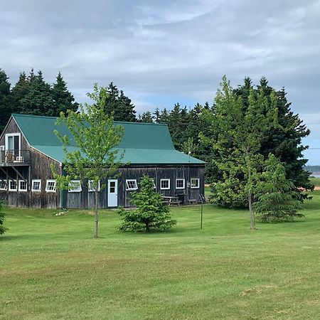 Ned'S Landing At Spry Point Hotel Little Pond Exterior photo
