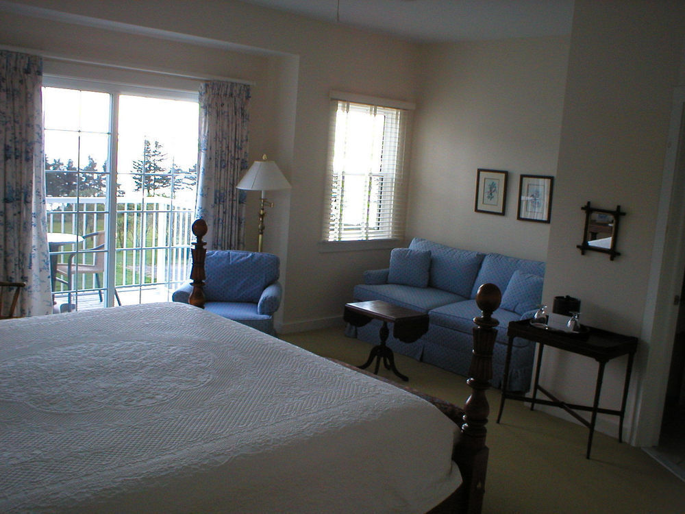Ned'S Landing At Spry Point Hotel Little Pond Exterior photo