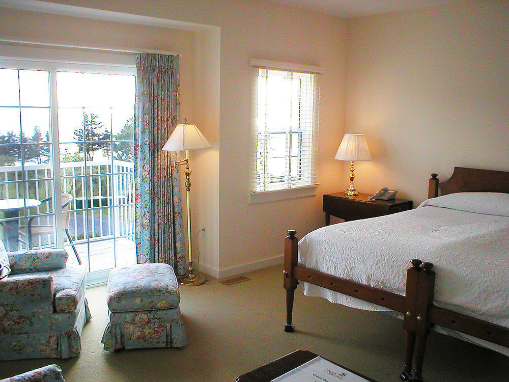 Ned'S Landing At Spry Point Hotel Little Pond Exterior photo